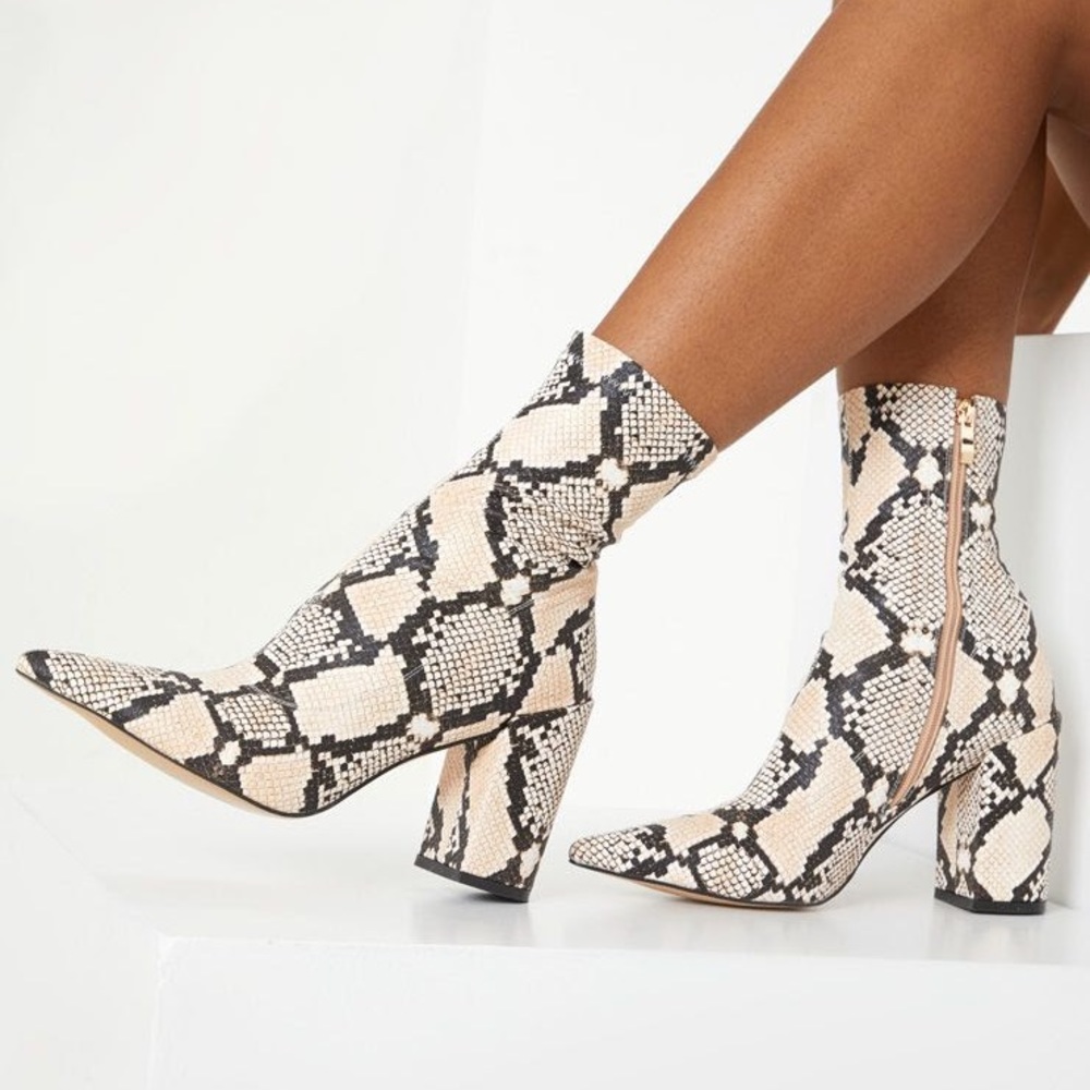 Snake mid heel point ankle sock boots
